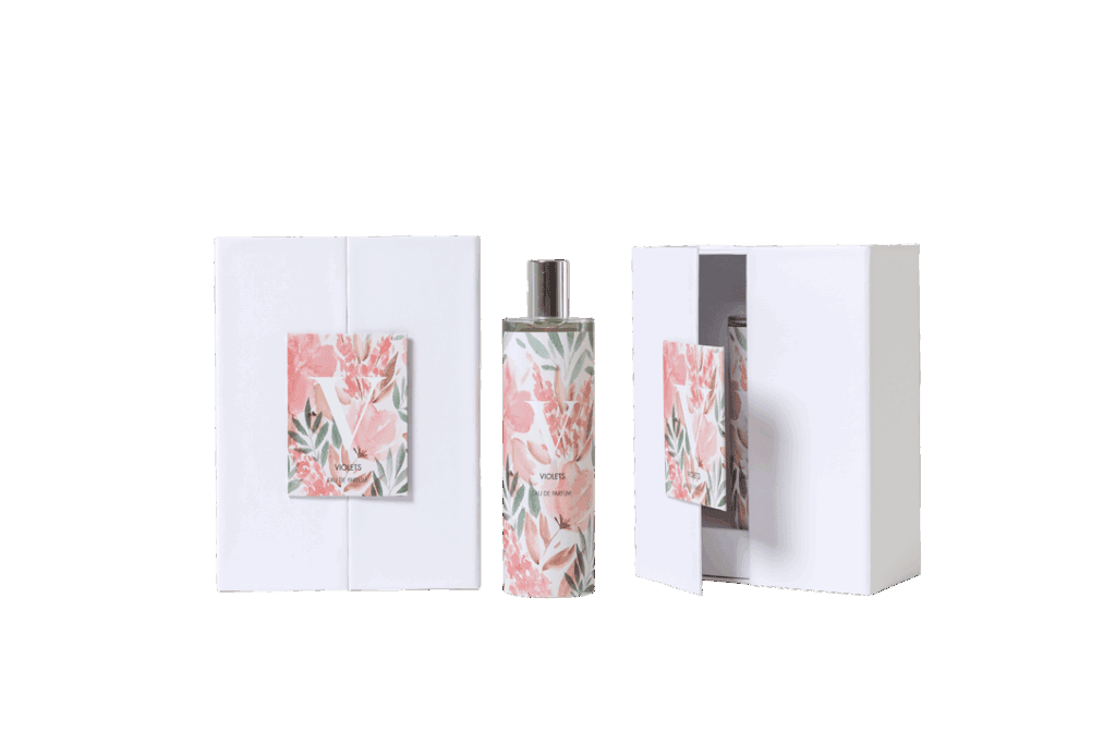 Elegantes packaging personalizado para perfumes en cajas blancas con diseño floral en tonos pastel.