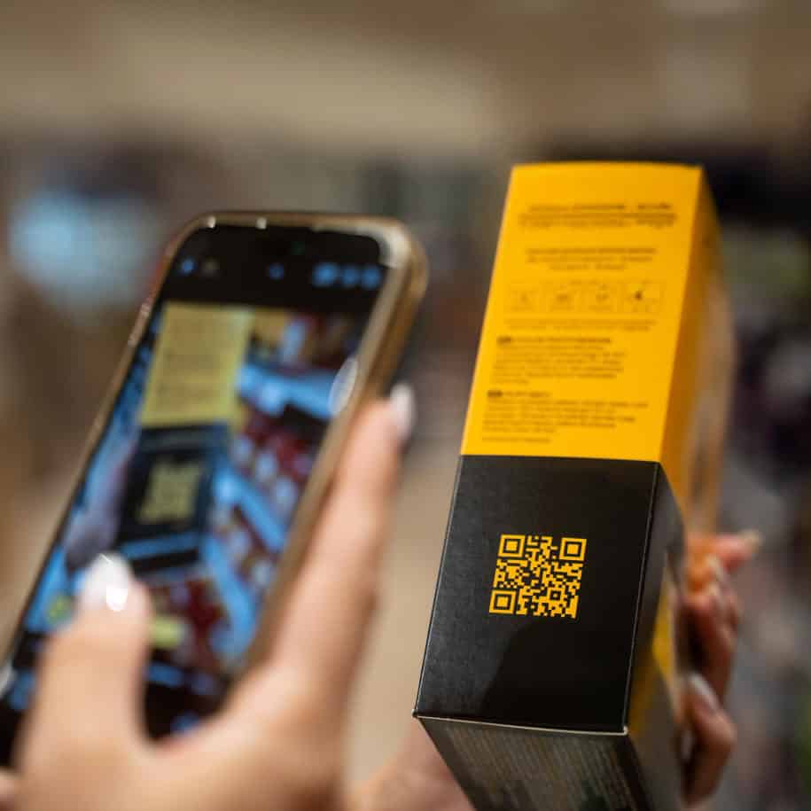 Etiquetado de Seguridad .Código QR en envase de packaging de Leca Graphics del Grupo Lantero para digitalización y trazabilidad.